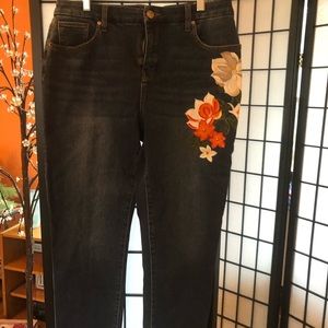 Chicos Girlfriend ANKLE Jean with painted design